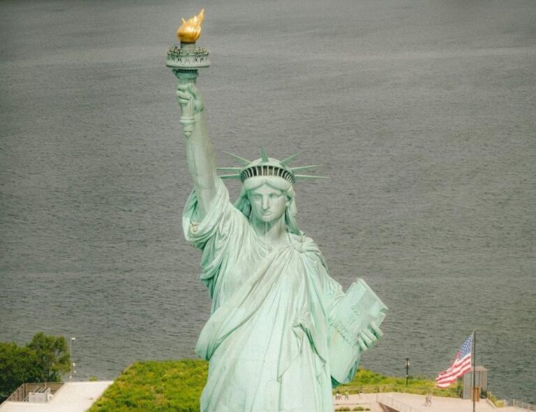 ¿Qué pases turísticos de Nueva York incluyen la Estatua de la Libertad?