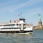 ¿Cuál es el ferry oficial que visita la Estatua de la Libertad?