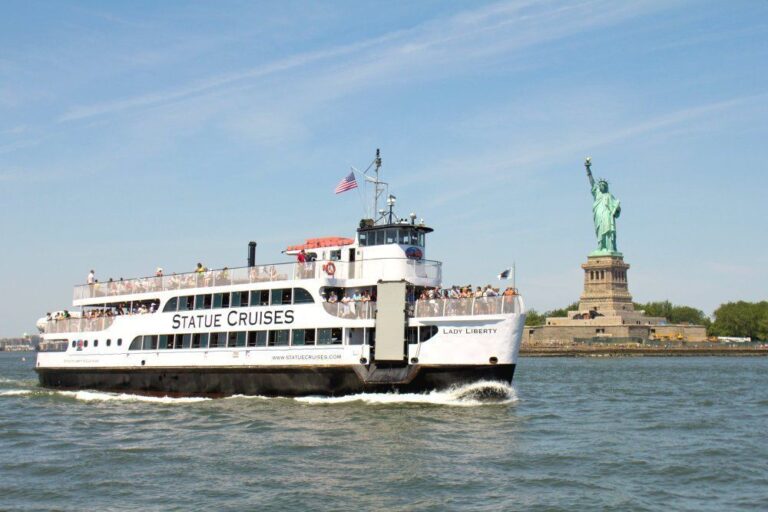 ferry oficial para ver la Estatua de la Libertad